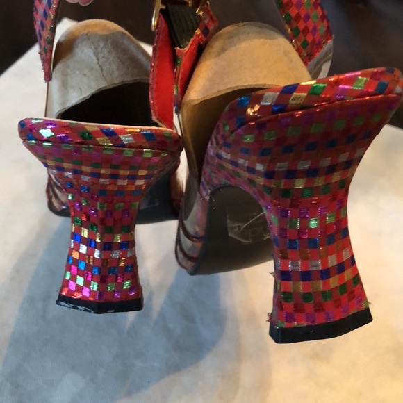 💞 Moved - Amanda Vinyl & Metallic ribbon back strap funky heels - Picture 5 of 12